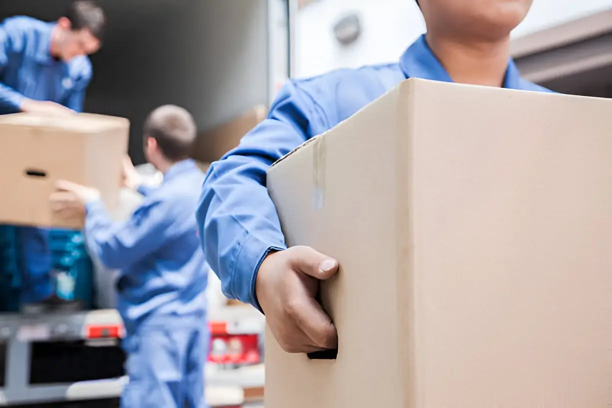 PACKING YOUR THING WHEN YOU MOVE ON YOUR OFFICE